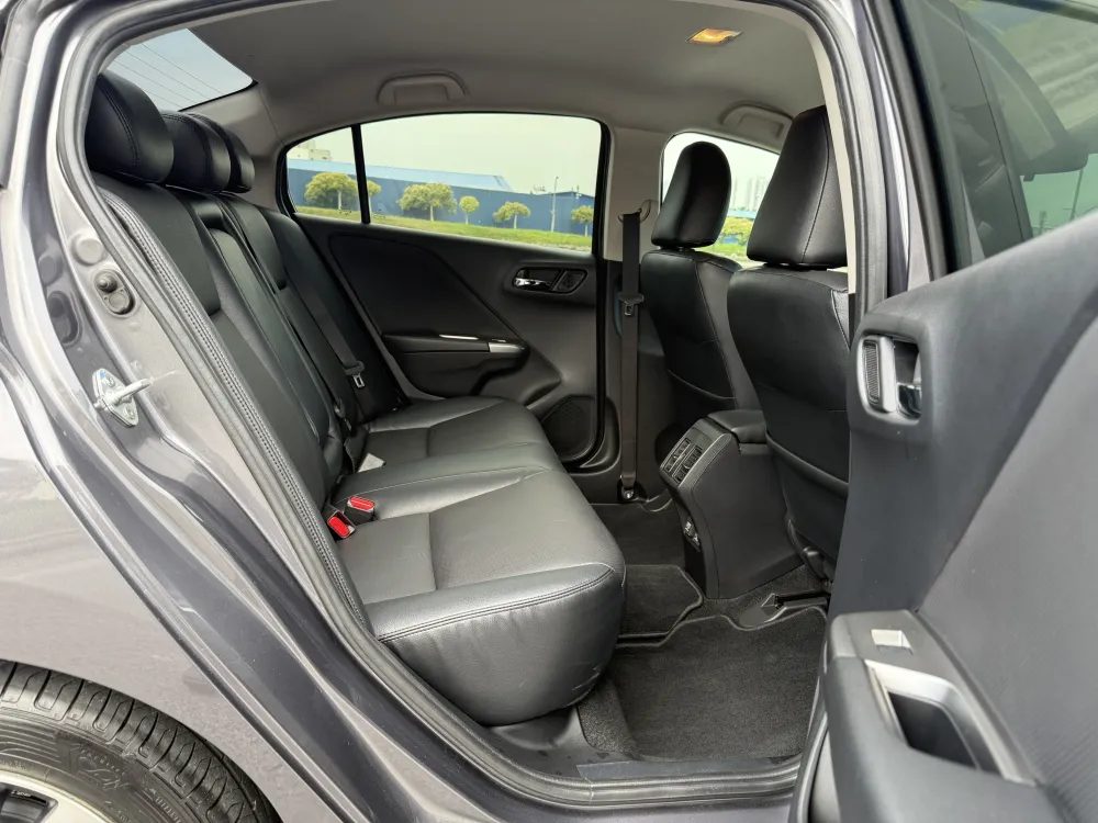 Honda City 1.5 V (A) Gray photo 4