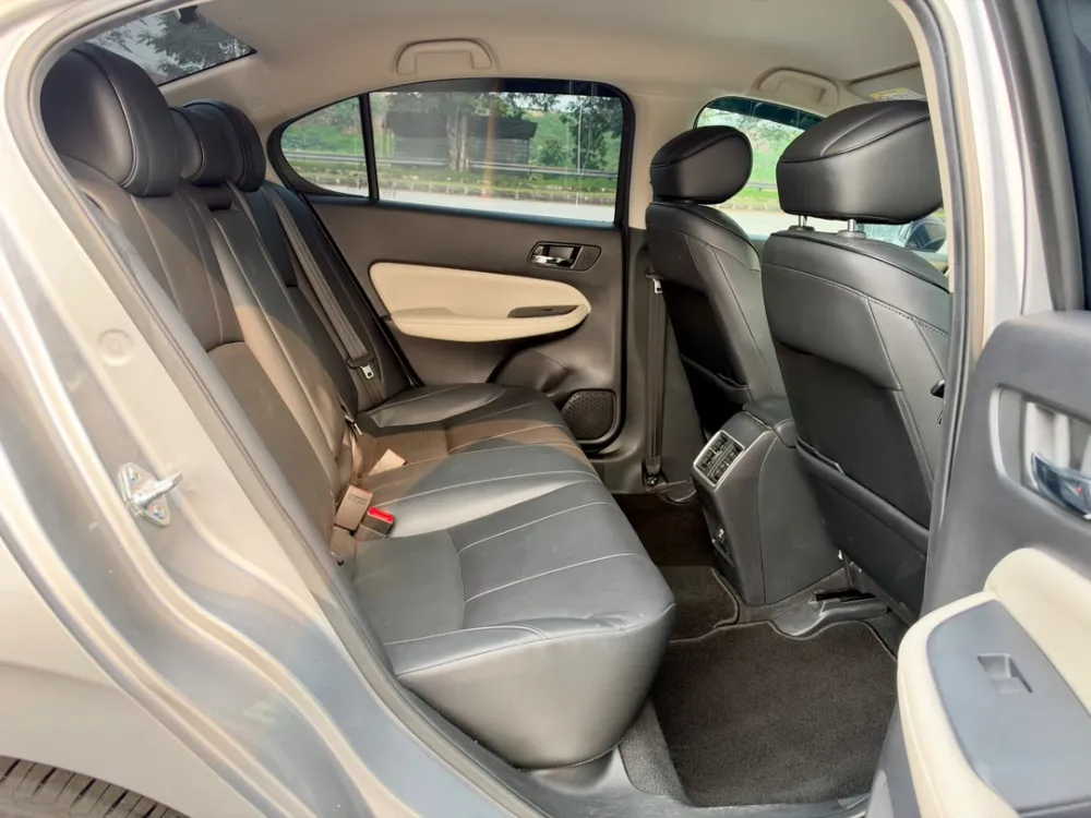 Honda City 1.5 V (A) Silver photo 3