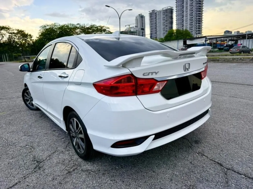 Honda City 1.5V (A) White photo 5