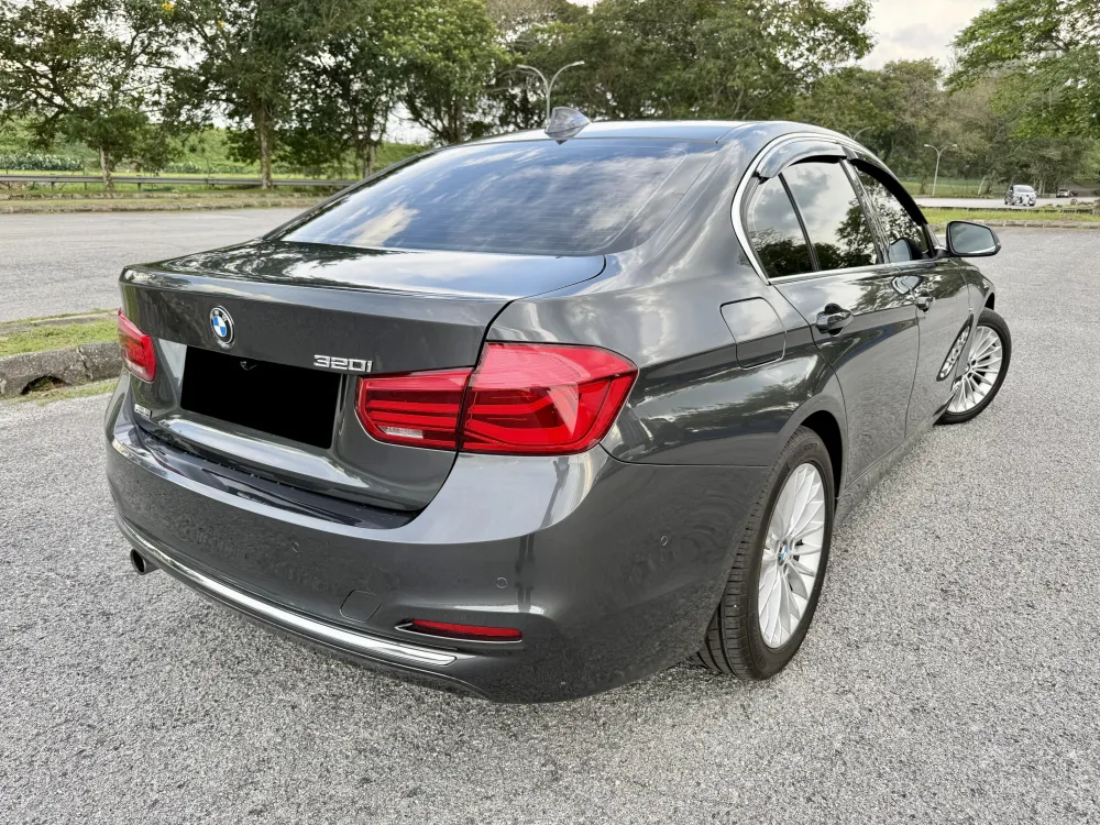 BMW 320i (A) Luxury photo 5