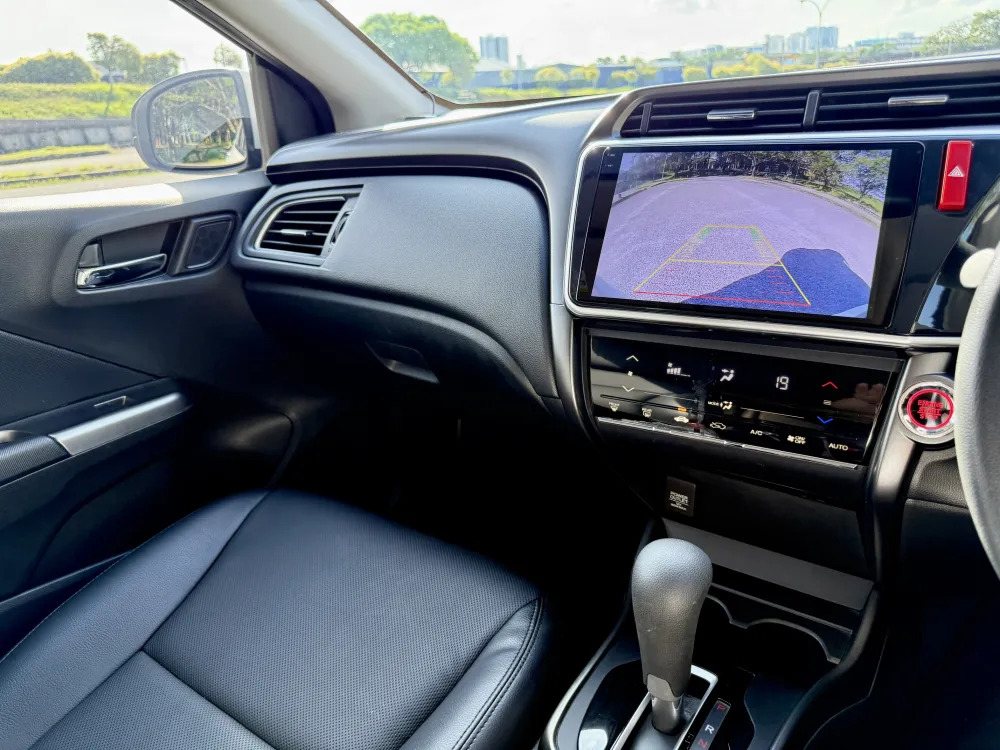 Honda City 1.5V (A) White photo 4