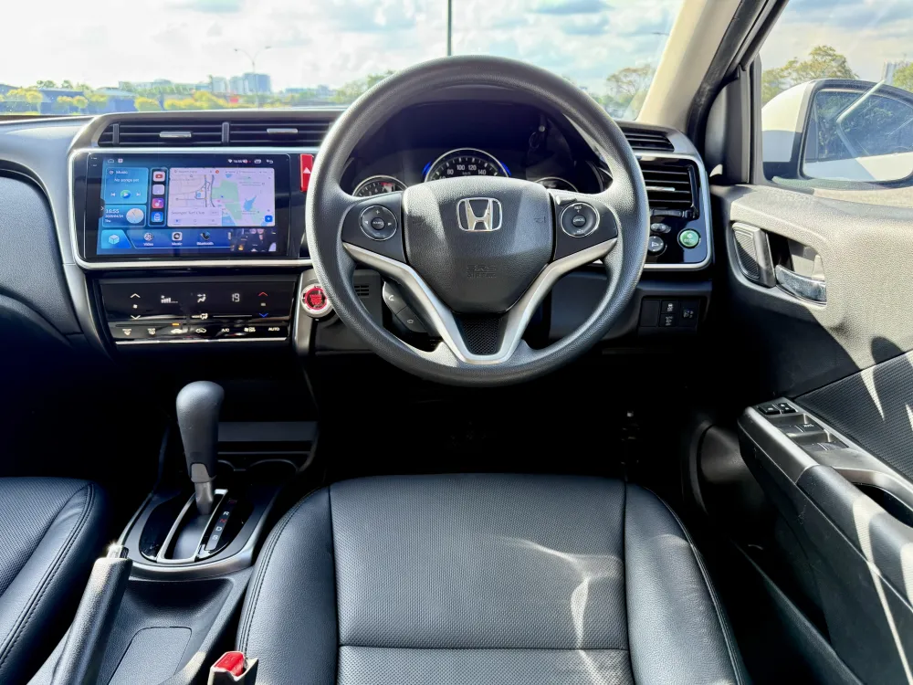 Honda City 1.5V (A) White photo 1