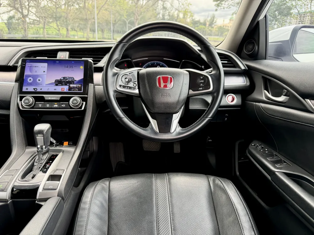Honda Civic 1.5 TC-P (A) Premium photo 1