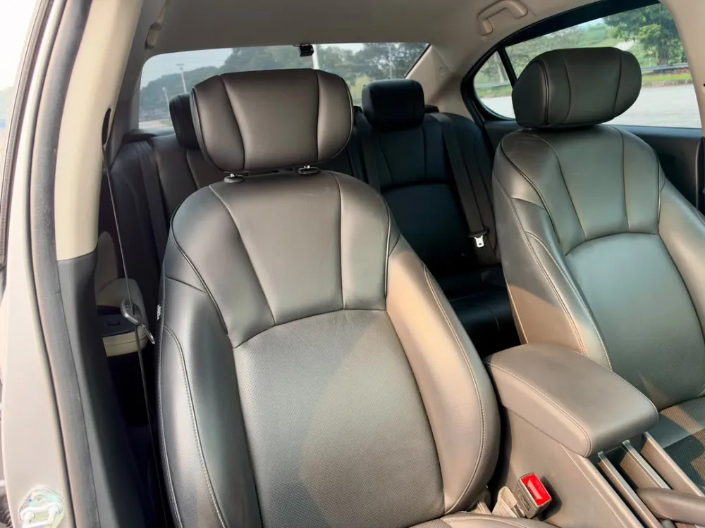 Honda City 1.5 V (A) Silver photo 2