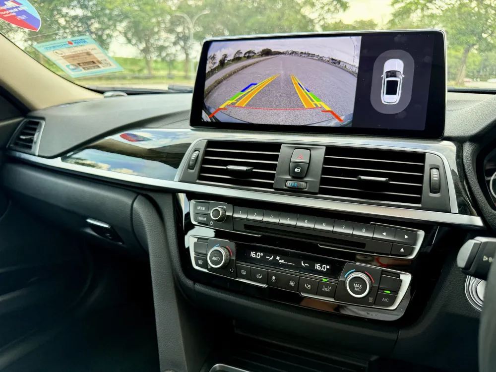 BMW 320i (A) Luxury photo 4