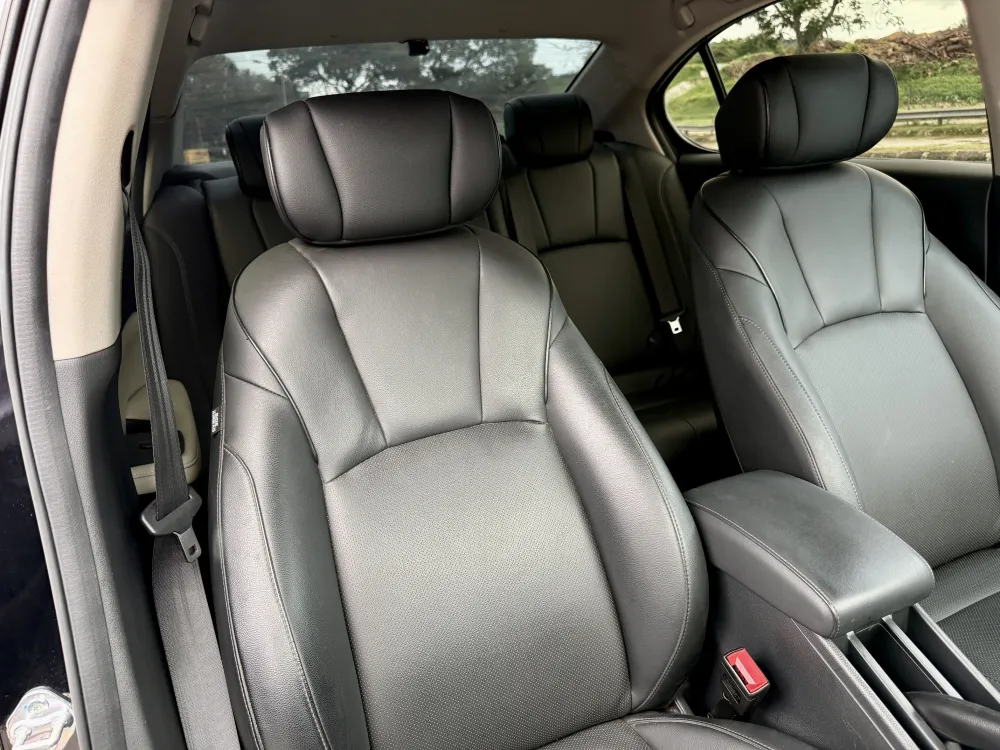 Honda City 1.5 V (A) Black photo 2